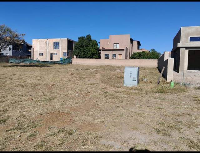 LAND FOR SALE IN WOODHILL ESTATE